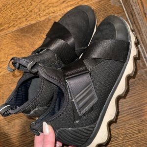 SOREL Kinetic Impact Sneaker - Size 9, worn <5x